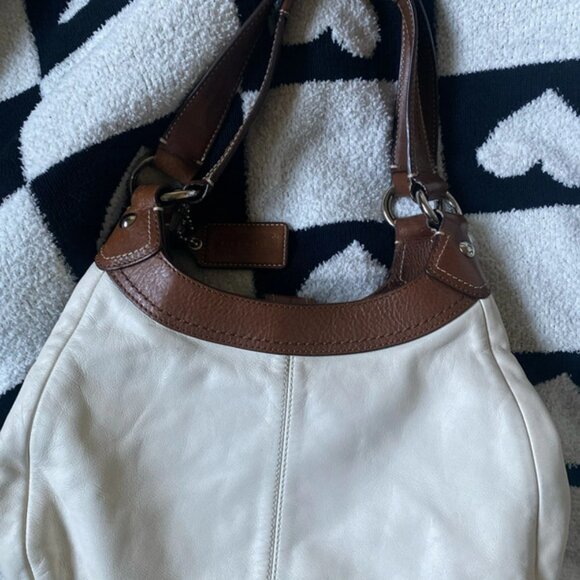 The Coach Soho Lynn Buckle Leather Shoulder Bag - Picture 5 of 7